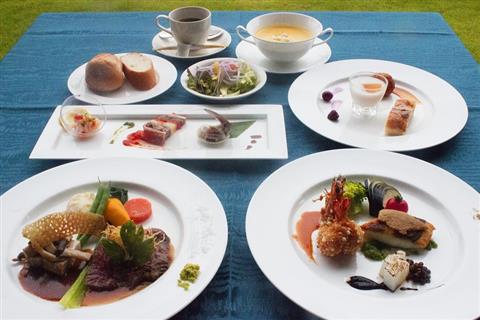 奄美山羊島ホテル　夕食（洋食コースの一例）